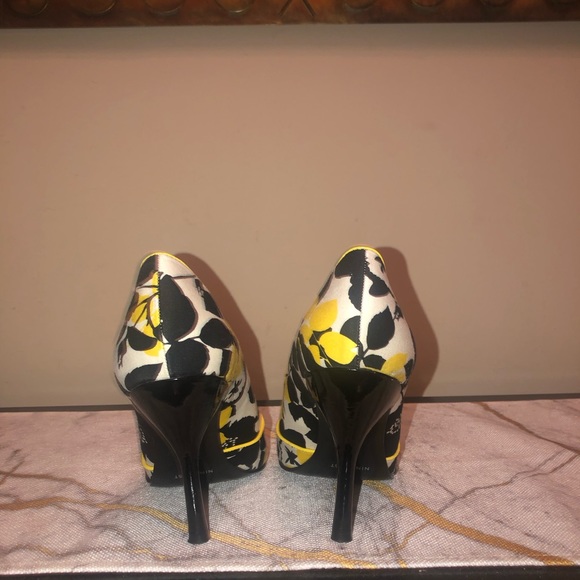 Yellow, black and white open toe heels; very pretty, nice and comfortable; - Picture 6 of 10
